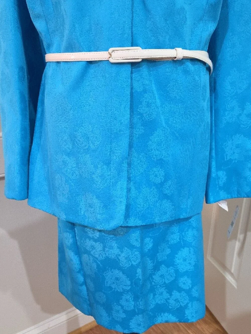 Vintage 2-Piece Skirt Suit Set –  Vibrant Blue Floral Jacquard Weave - Size 24W